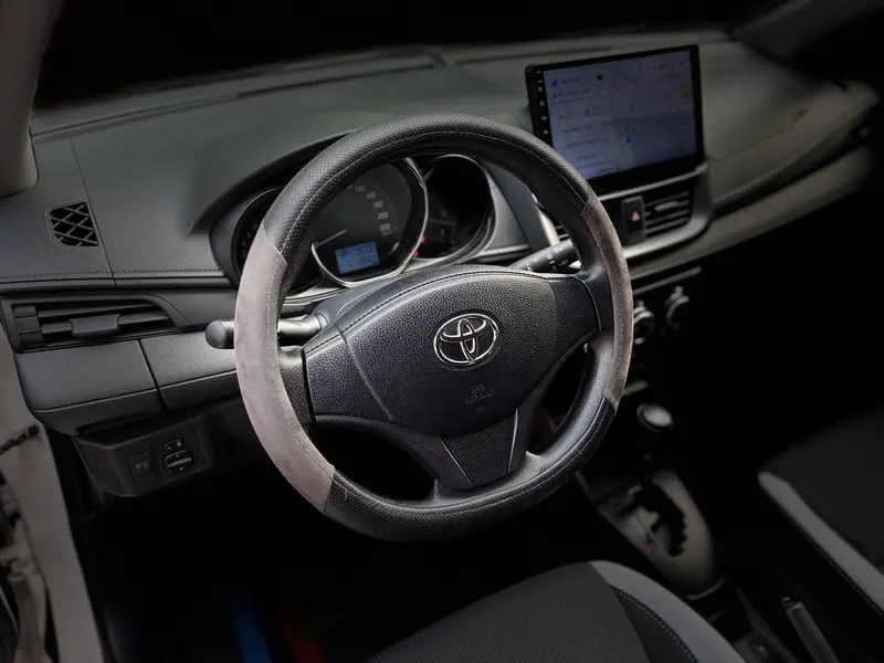 Toyota Yaris L — фото 13
