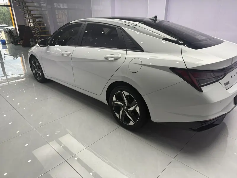 Hyundai Elantra — фото 4