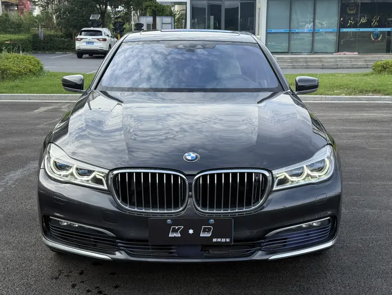 BMW 7 Series 750Li xDrive — фото 2