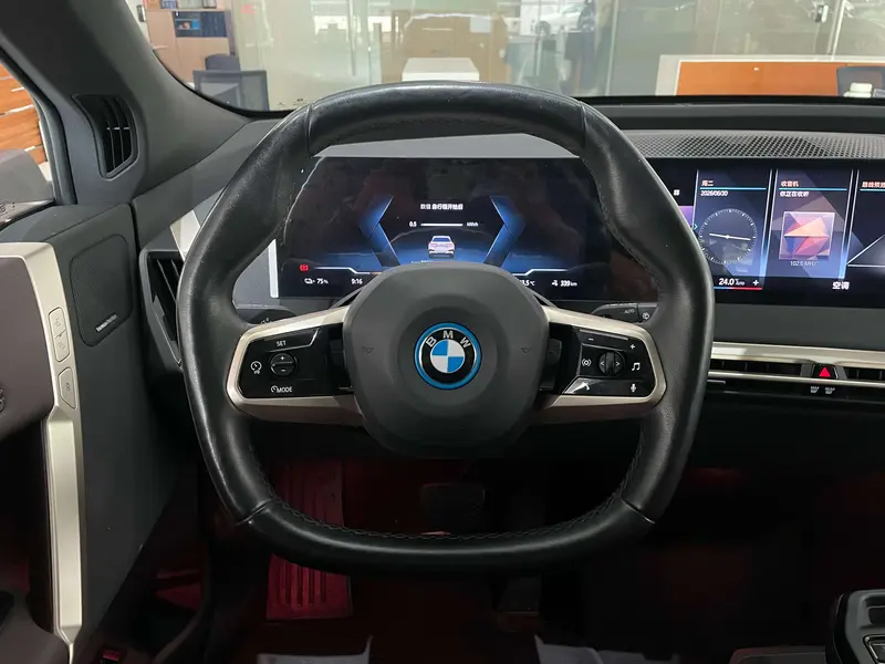 BMW i X Drive 40 — фото 8