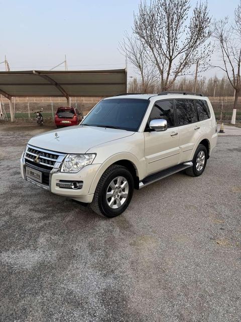 Mitsubishi Pajero (Import)