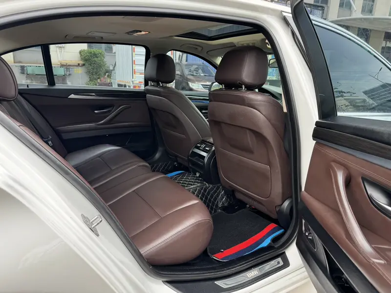 BMW 5 Series — фото 11