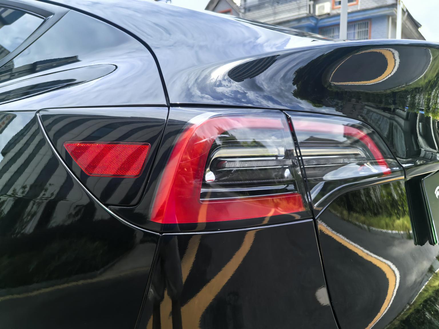 Tesla Model Y: фотография 16 из 18