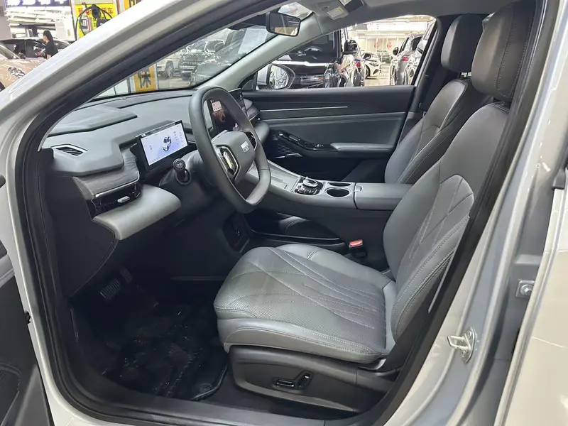 Geely Galaxy L6 — фото 11