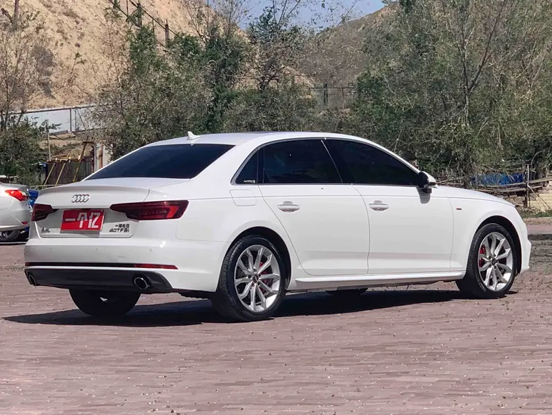 Audi A4L — фото 6