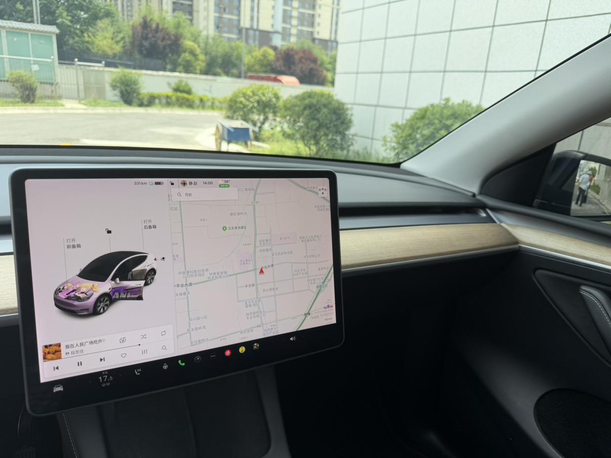 Tesla Model Y: фотография 11 из 21