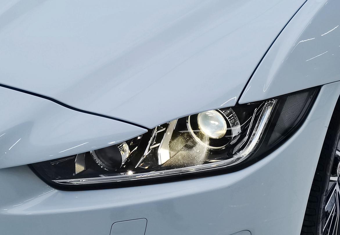 Jaguar XE — фотографии объявления, Фото 8