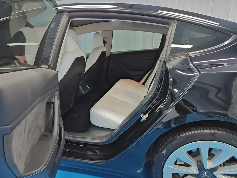 Tesla Model 3 — фото 18