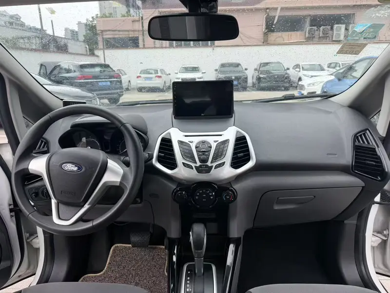 Ford EcoSport — фото 7