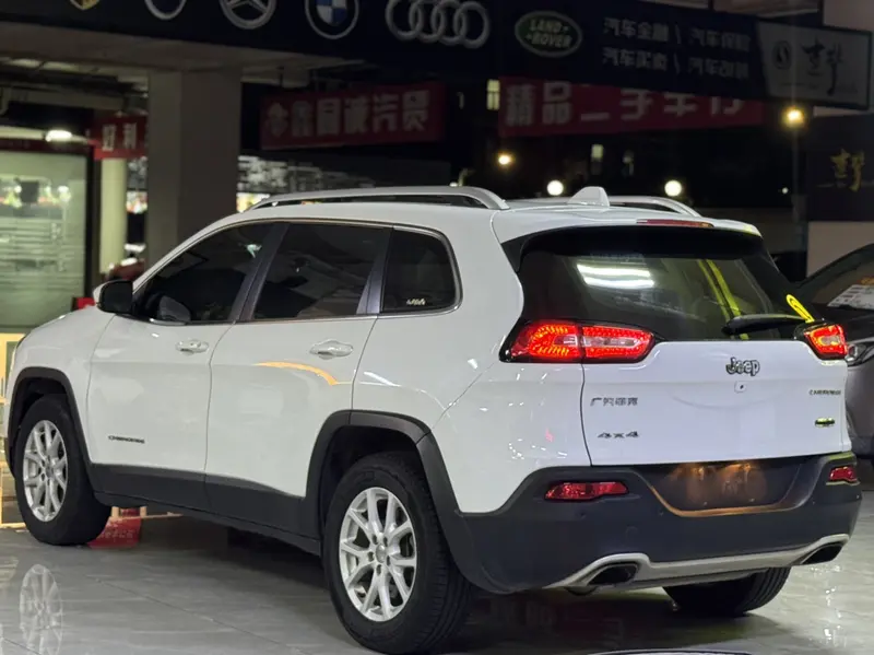 Jeep Cherokee 2.4L — фото 4