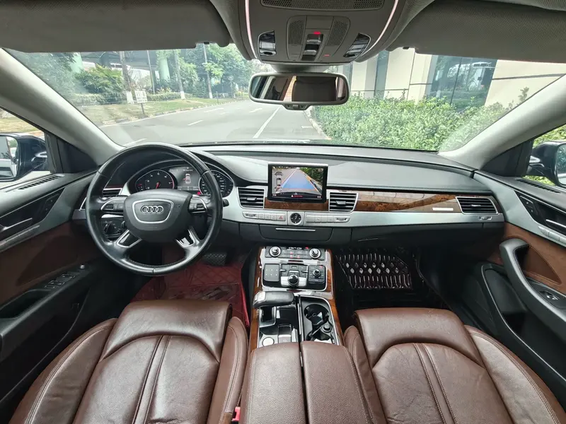 Audi A8 — фото 7