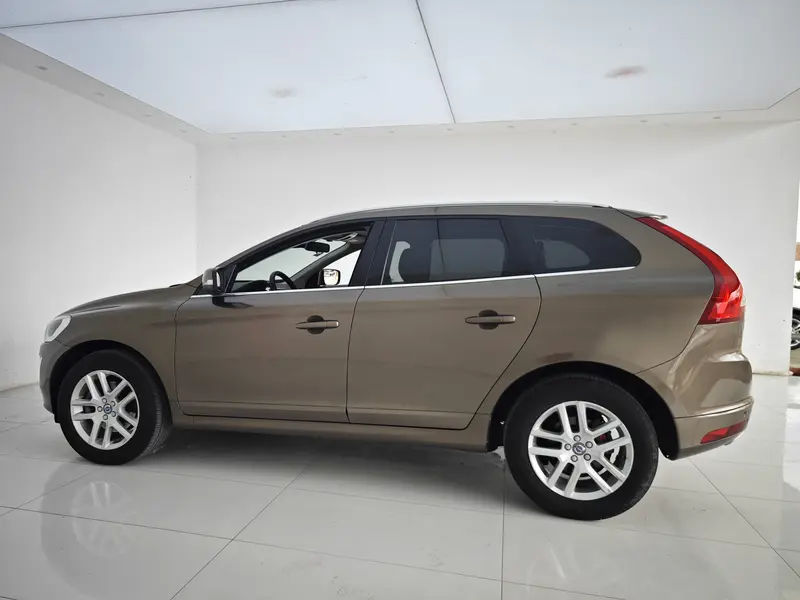 Volvo XC60 T5 — фото 4