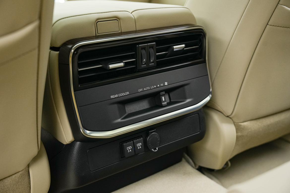 Toyota Land Cruiser (импорт): фотография 15 из 23