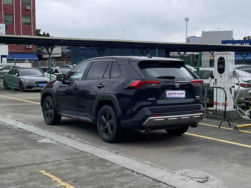 Toyota RAV4 — фото 4