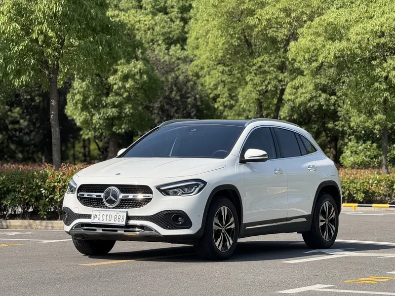 Mercedes-Benz GLA 200