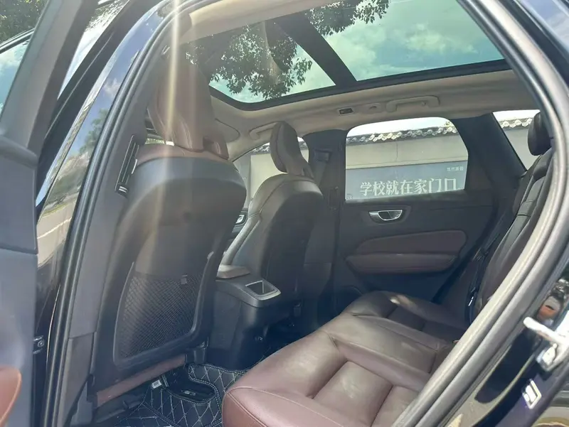 Volvo XC60 T5 полный привод V — фото 9