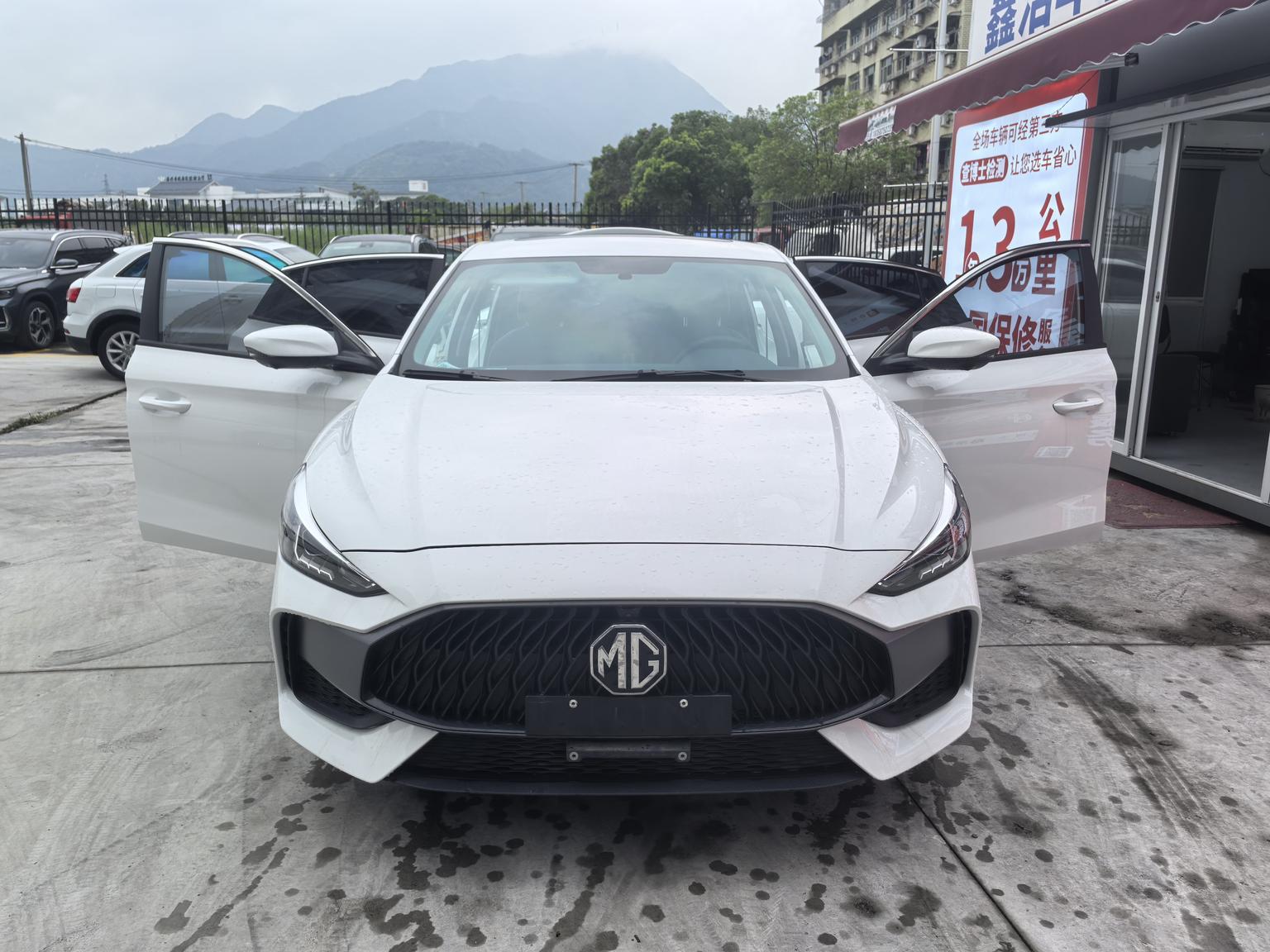 MG MG5 2023 180DVVT CVT Luxury