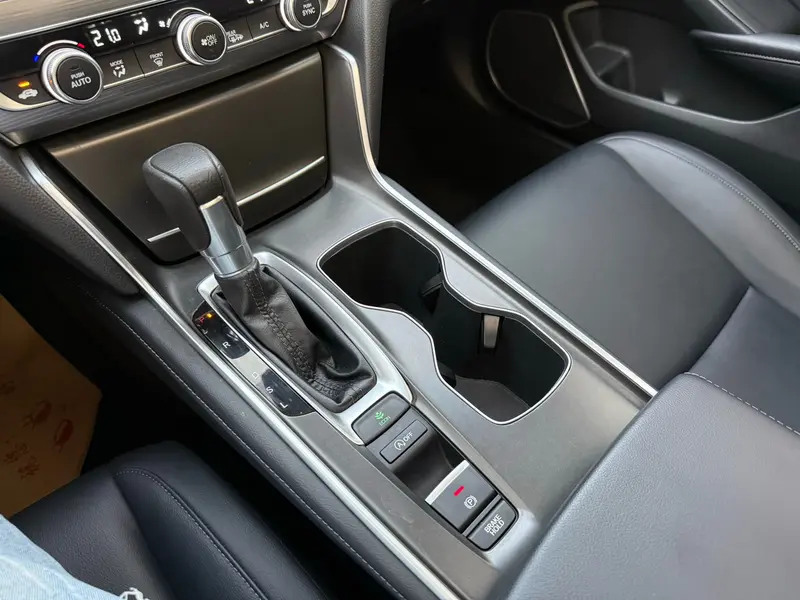 Honda Accord — фото 11