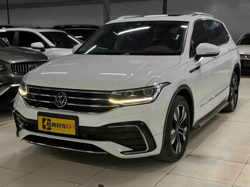 Volkswagen Tiguan L — фото 1