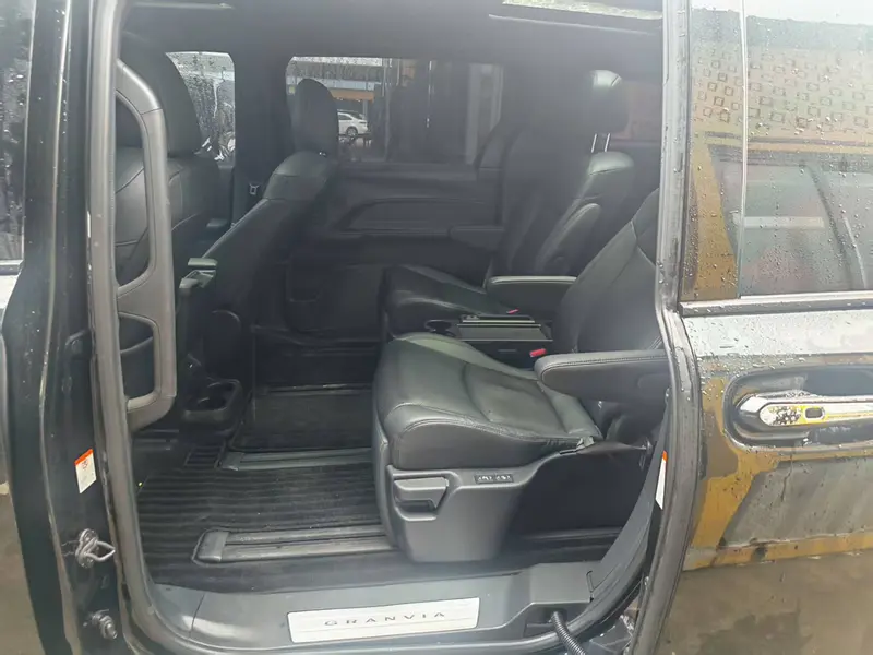 Toyota Granvia — фото 10