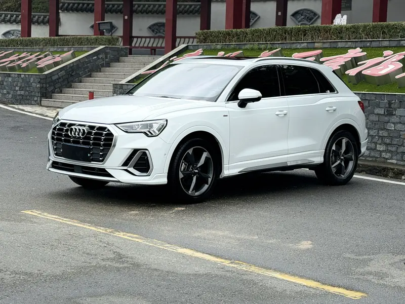Audi Q3 — фото 1