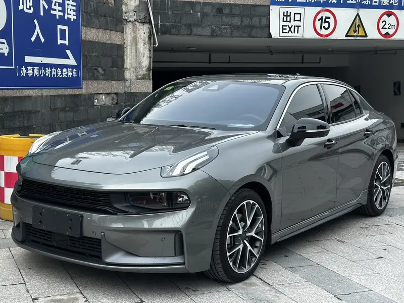 Lynk&Co 03