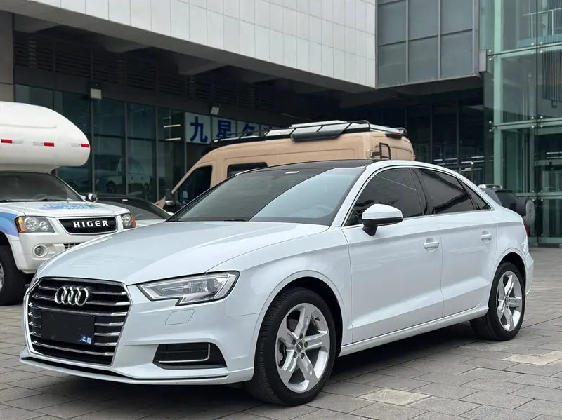 Audi A3 — фото 1