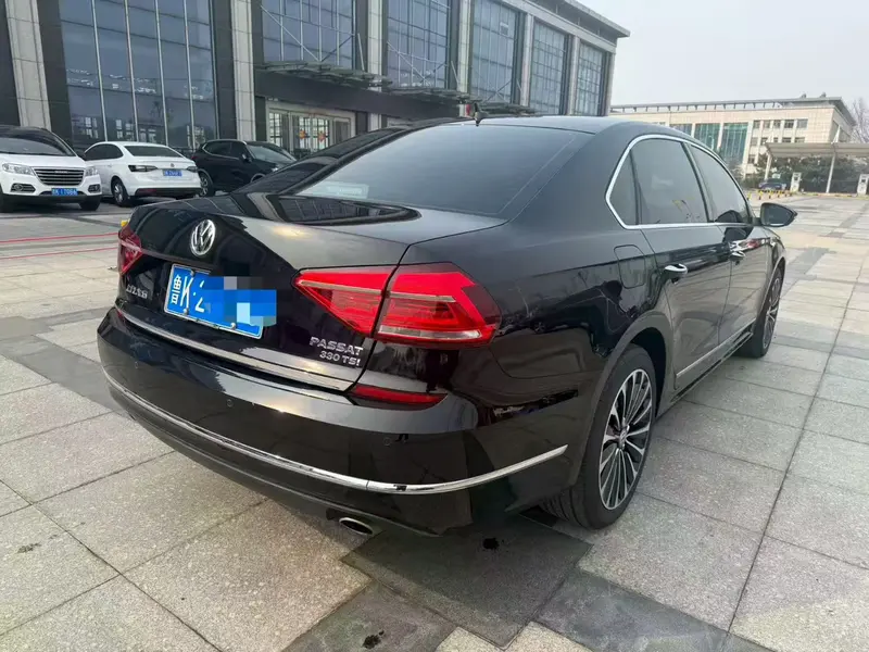 Volkswagen Passat — фото 6