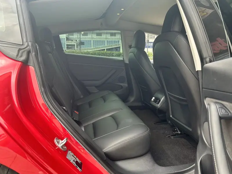 Tesla Model 3 — фото 13
