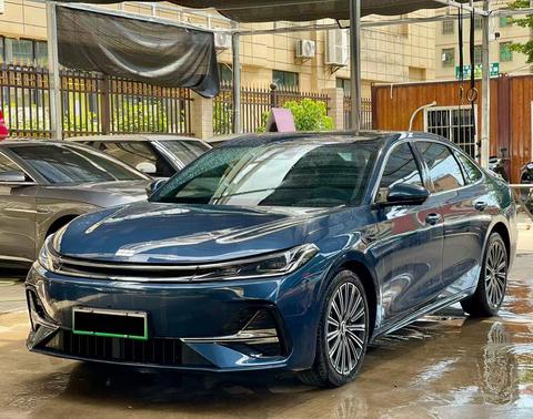 Geely Galaxy A7 EM