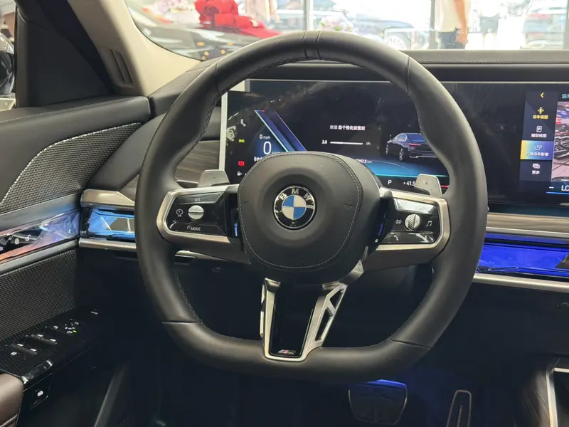 BMW 7 Series — фото 12