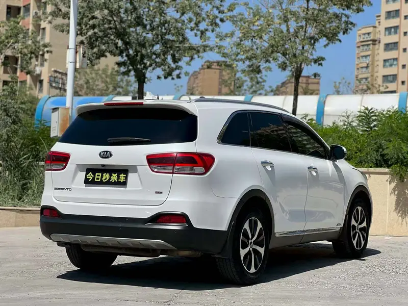 Kia Sorento — фото 7