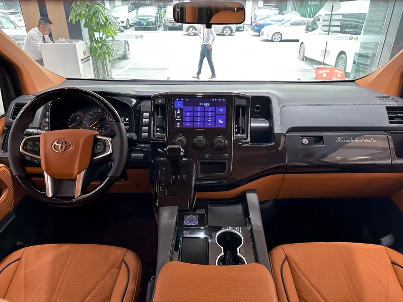 Toyota Granvia — фото 7