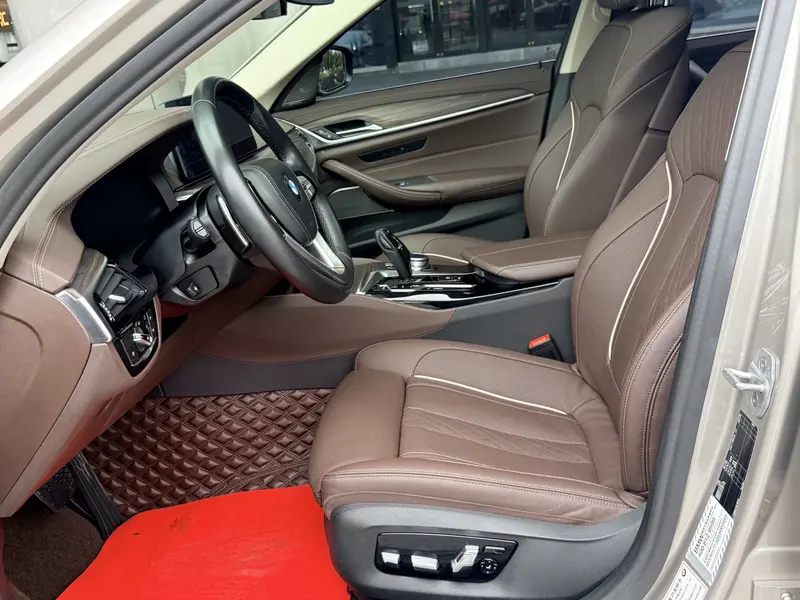 BMW 5 Series — фото 14