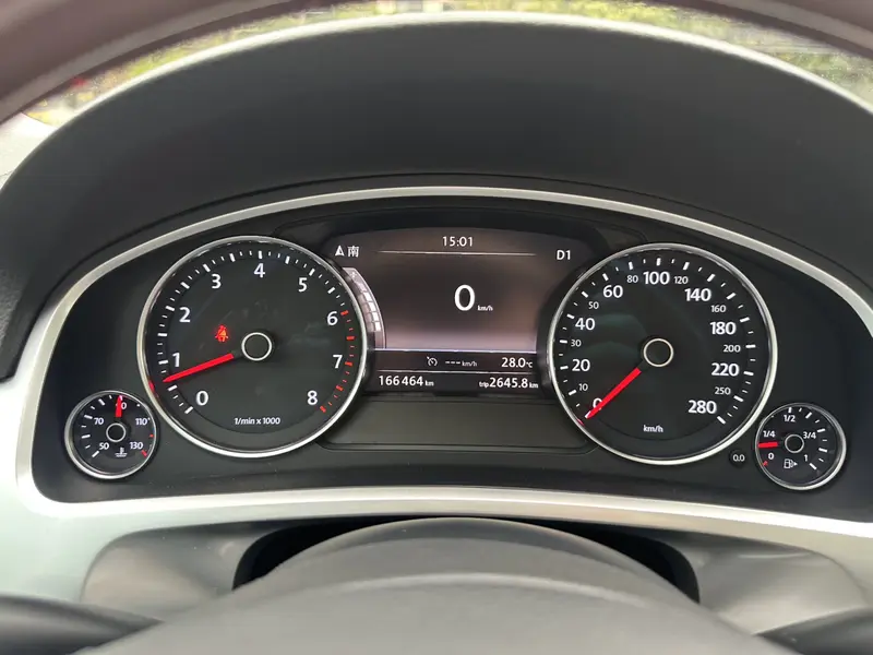 Volkswagen Touareg 3.0 TSI Luxury — фото 10