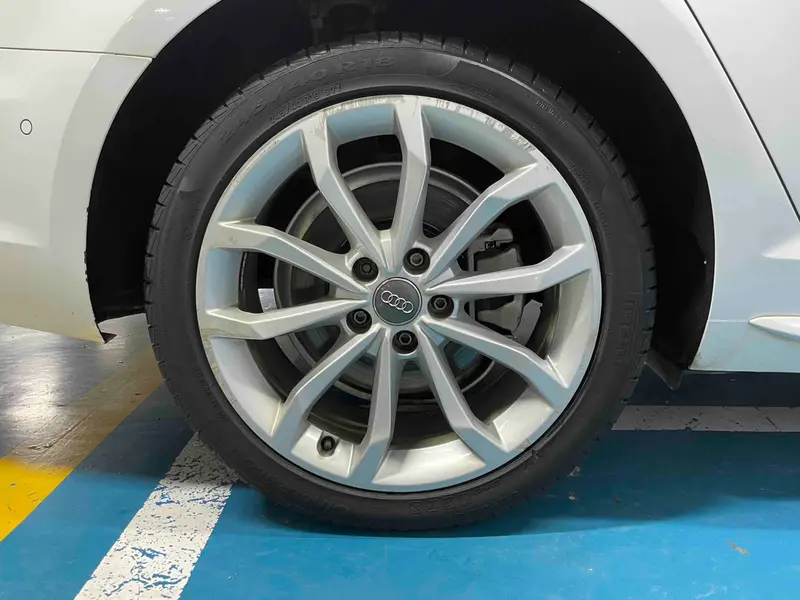 Audi A4L 40 TFSI стиль VI — фото 6
