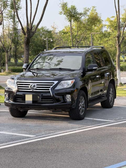 Lexus LX