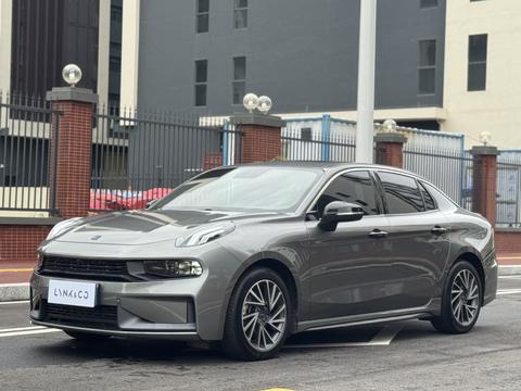 Lynk & Co 03