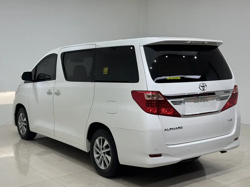 Toyota Alphard — фото 4