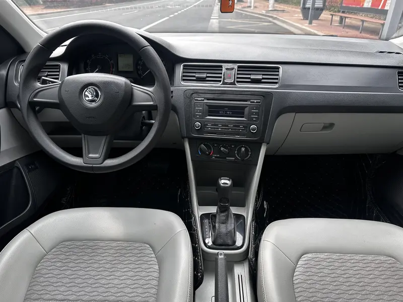 Skoda Rapid — фото 8