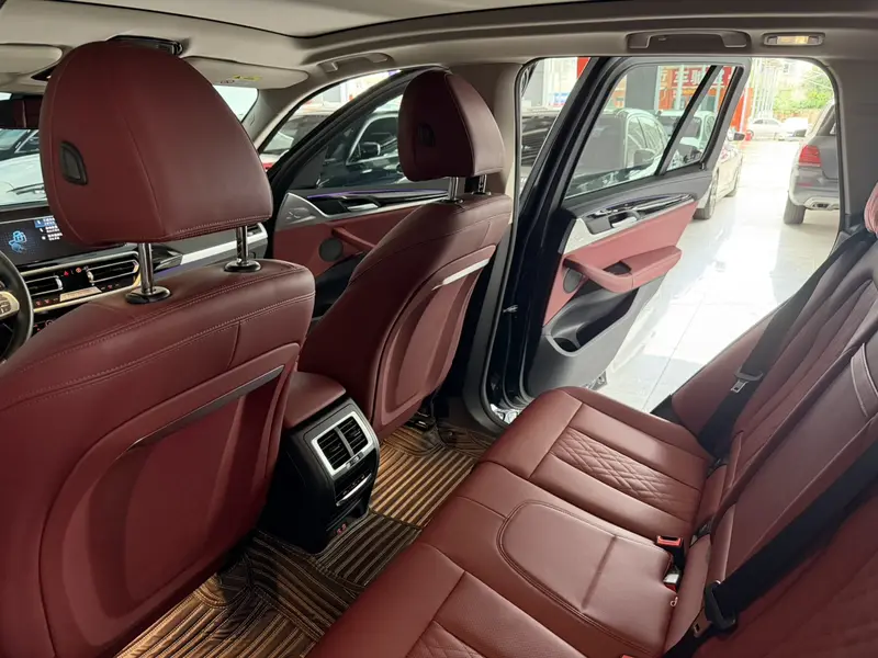 BMW iX3 продвинутая — фото 9