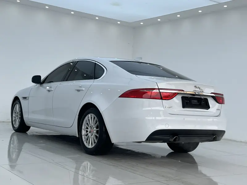Jaguar XF — фото 4
