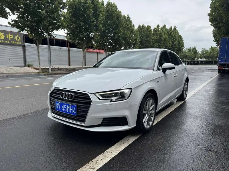 Audi A3 — фото 1