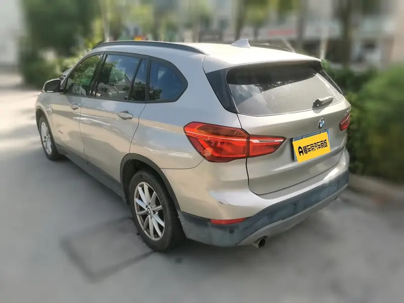 BMW X1 sDrive18Li стиль — фото 4