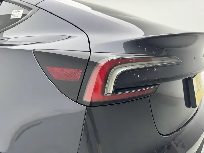 Tesla Model 3 — фото 3