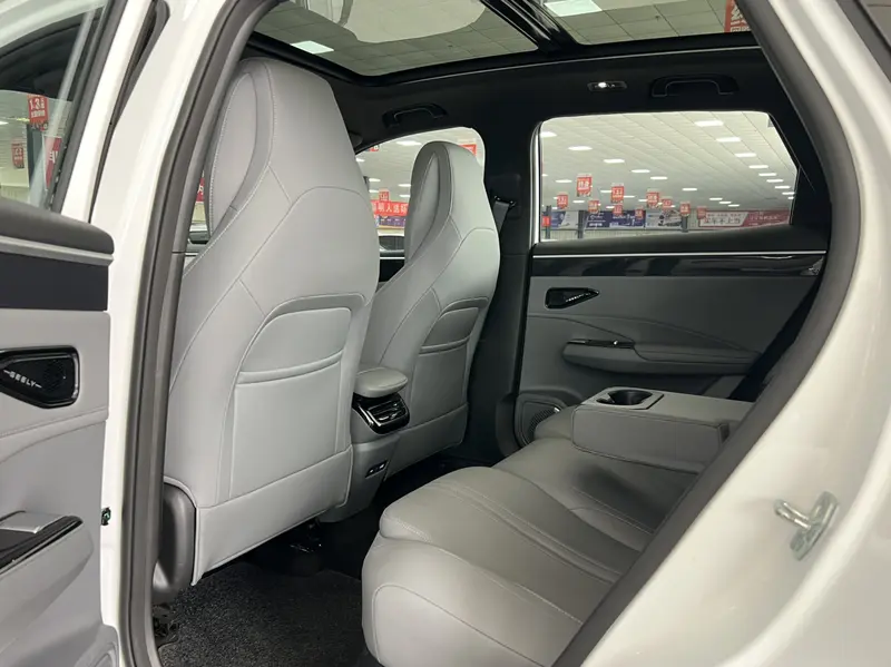 Geely Galaxy L 7 1.5 L EM-i 115km — фото 8