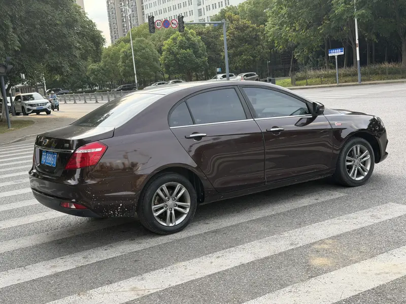 Geely Emgrand 1.5L CVT люкс — фото 6