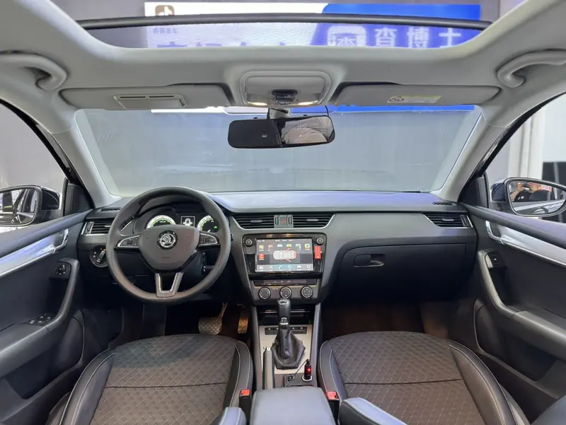 Skoda Rapid TSI 280 DSG Luxury — фото 10
