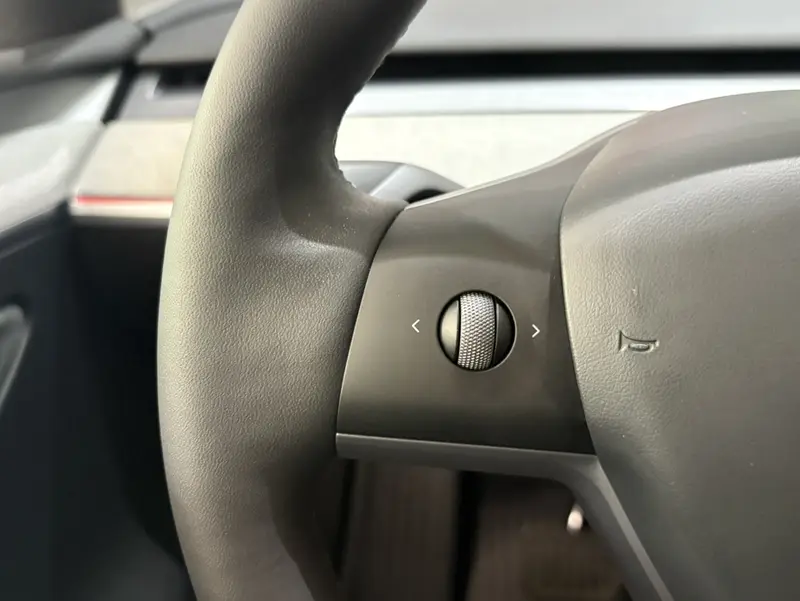 Tesla Model Y — фото 12
