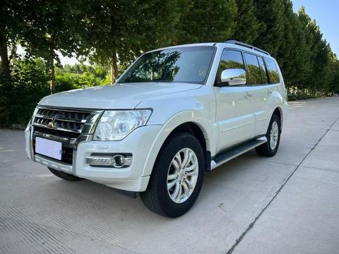 Mitsubishi Pajero (Import)